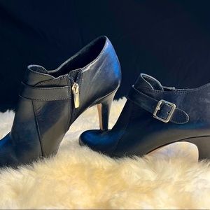 Vince Camuto Vonilesa Women Black Leather Buckle Zipper